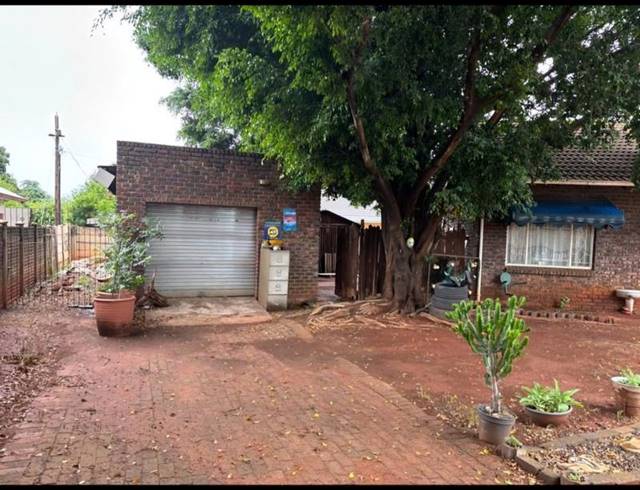 4 BEDROOM HOUSE FOR SALE IN GEELHOUTPARK